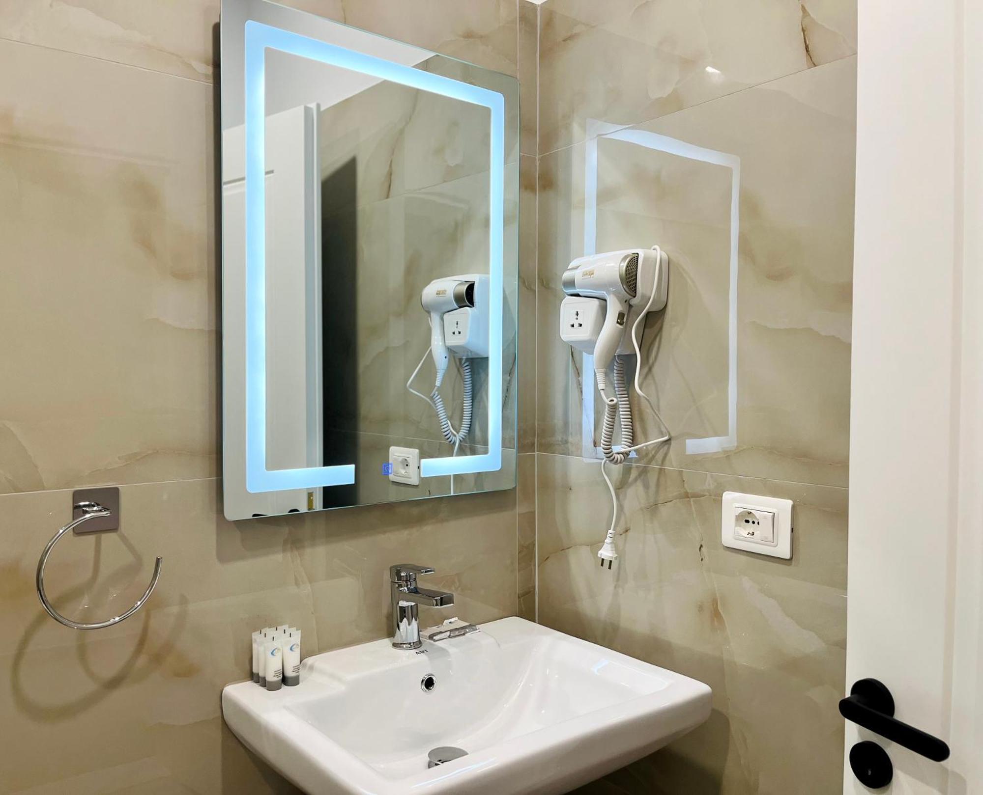 Mili Hotel เบราท ภายนอก รูปภาพ
